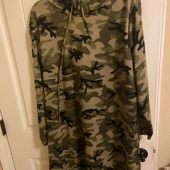Xlilaration | Dress | Camouflage | Hoodie - Picture 3 of 11